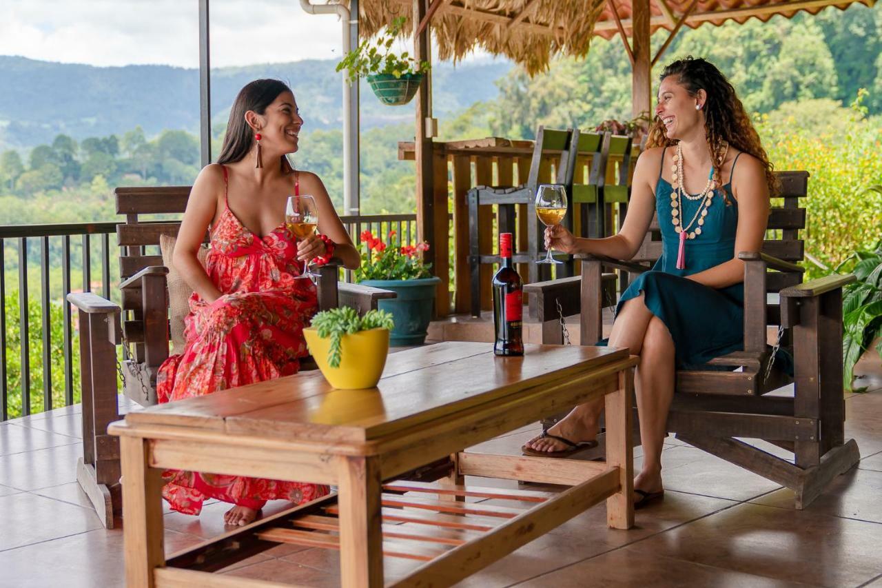Ladera Hotel トゥリアルバ エクステリア 写真