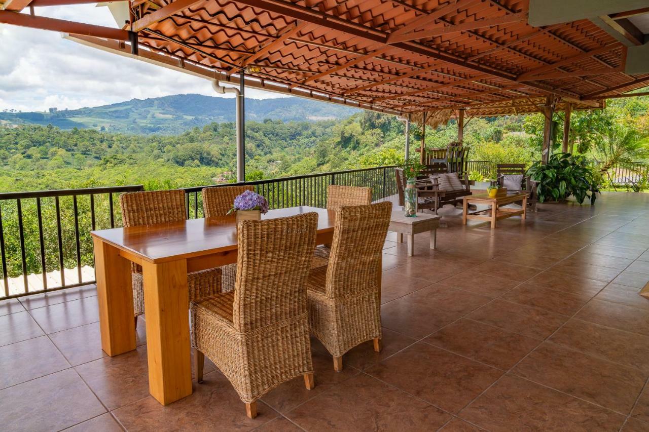 Ladera Hotel トゥリアルバ エクステリア 写真