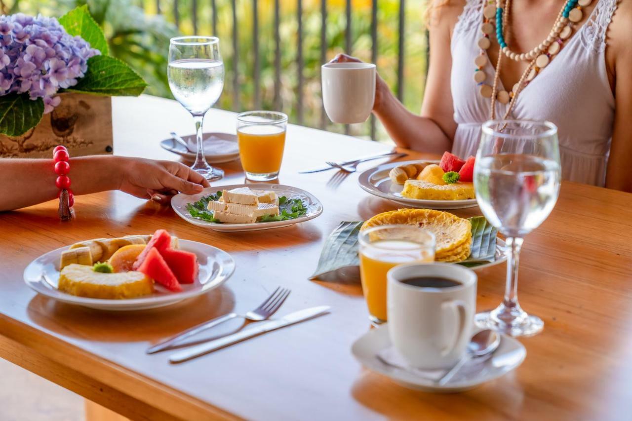 Ladera Hotel トゥリアルバ エクステリア 写真
